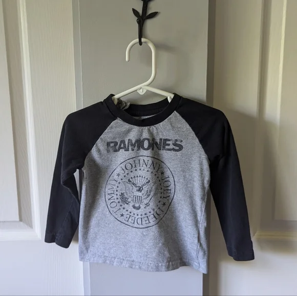 RAMONES SHIRT 18mth - Picture 1 of 2